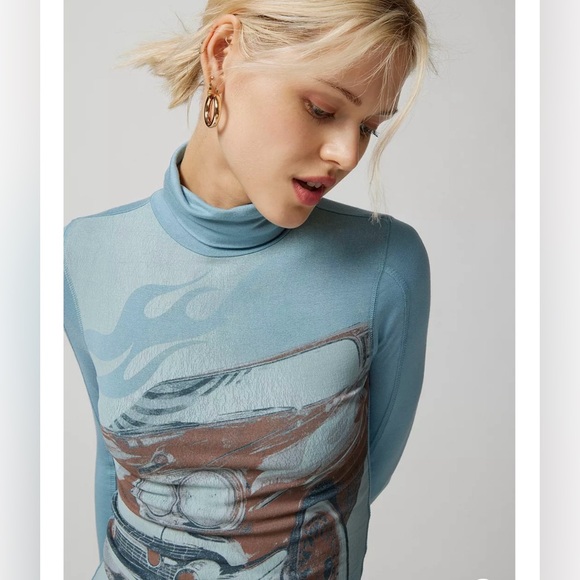 Urban Outfitters Sierra Cherry Roll Neck Top Blue Size Medium Graphic Print Car - Picture 2 of 4